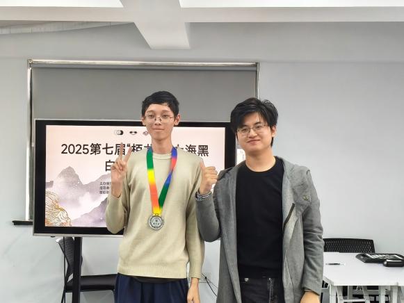 第七届“栢龙杯”上海黑白棋公开赛圆满落幕! 第七届“栢龙杯”上海黑白棋公开赛圆满落幕!