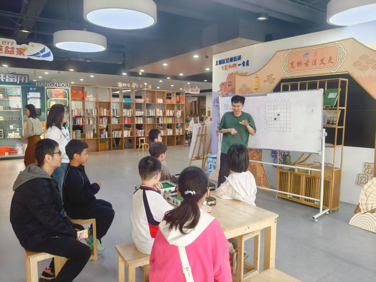 黑白棋落子笕桥：一座从兴趣启蒙到智力竞技的成长之桥